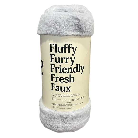 UnHide For Love Not Fur Silver Lil' Marshmallow Blanket 50"x 60" NEW - Picture 4 of 8